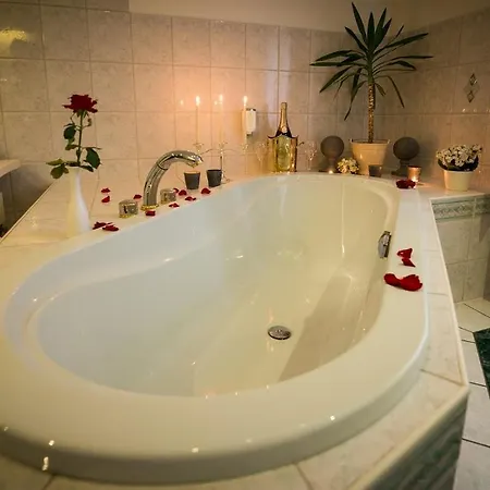 Romantik Zum Lindengarten فندق