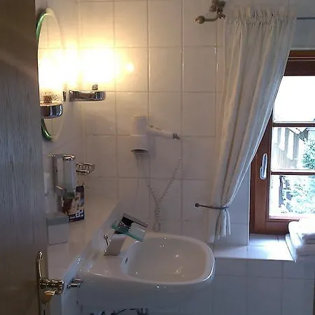 Romantik Zum Lindengarten فندق 3*