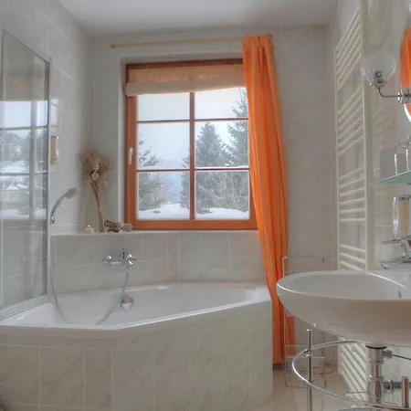 Otel Romantik Zum Lindengarten